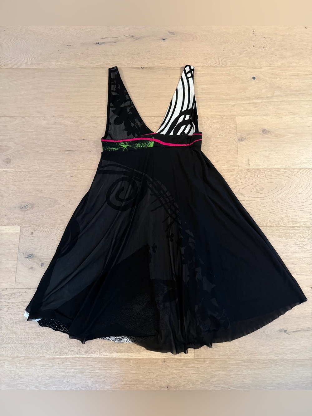 Rare Y2K Paramita Black and Pink Sexy Sleeveless V-Neck Mini European Dress 38